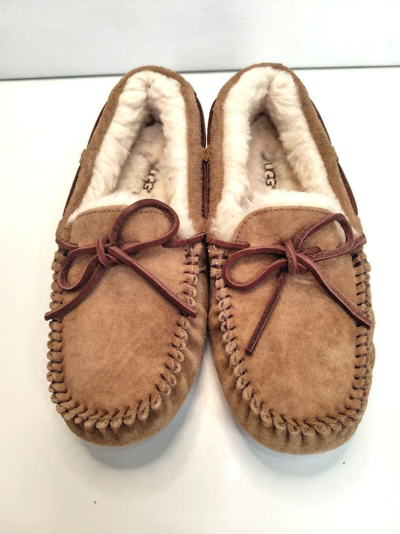 美品　UGG アグ　ウィメンズ　ダコタ　モカシン　23cm