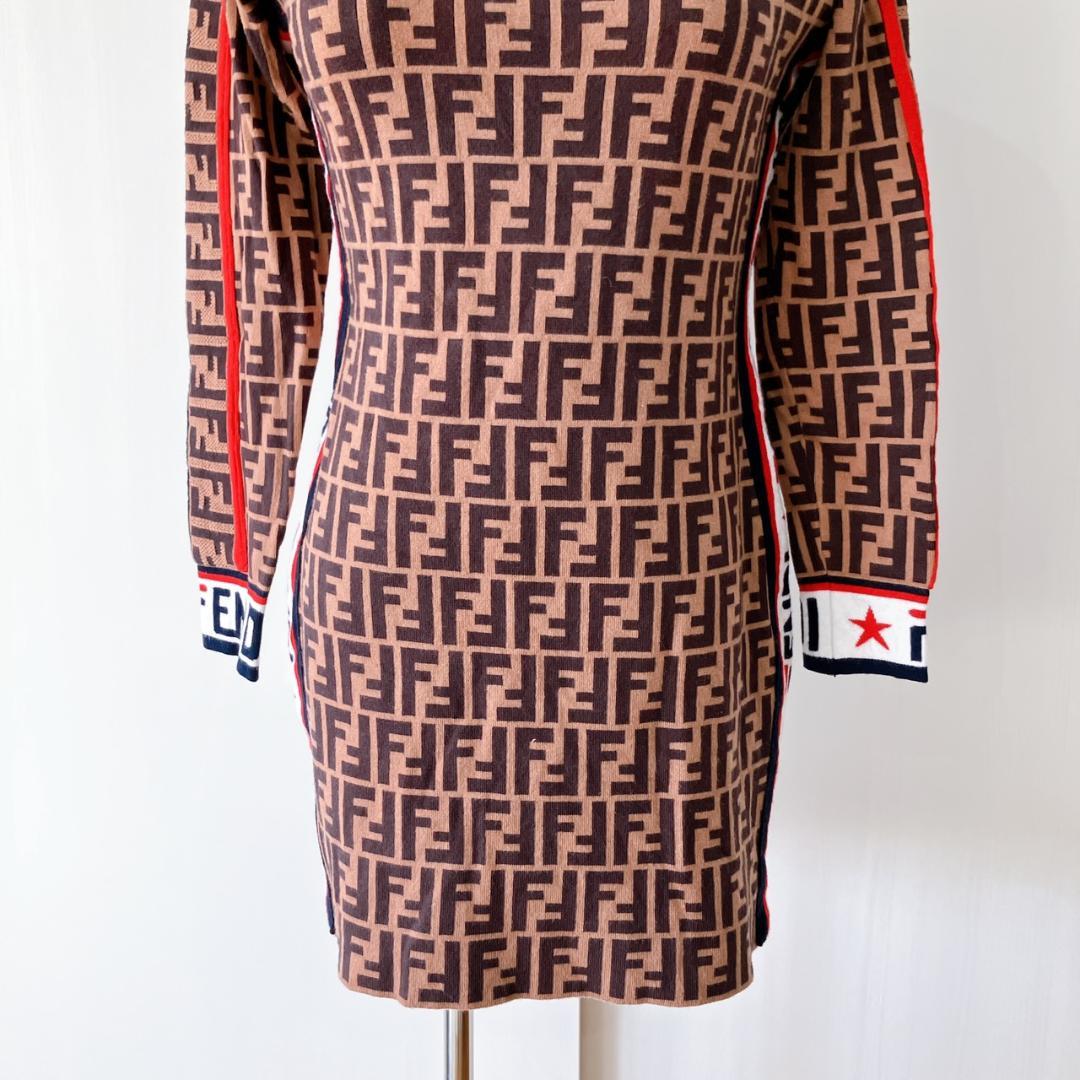 【美品】　フェンディ　ズッカ柄ロゴラインラグランスリーブミニニットワンピース
