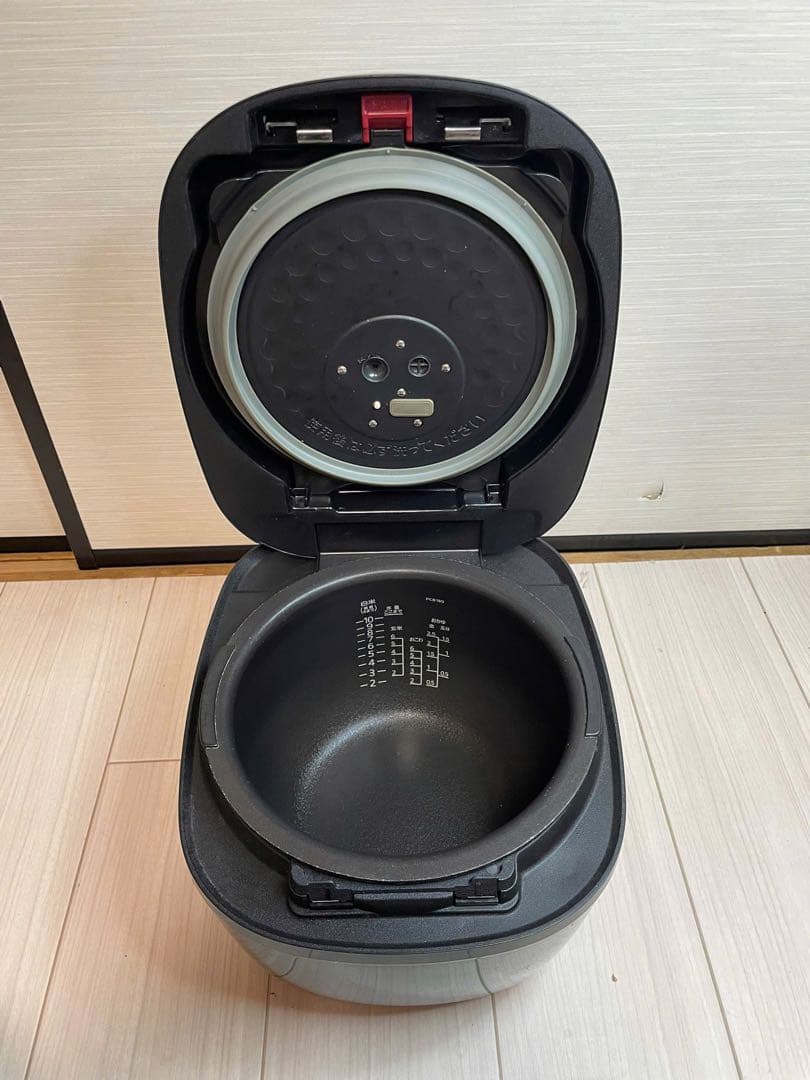 (TIGER)タイガー圧力IH炊飯ジャー　JPC-KS18 ブラック一升炊き