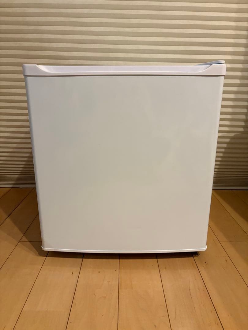 コンパクトホワイト冷蔵庫　50L