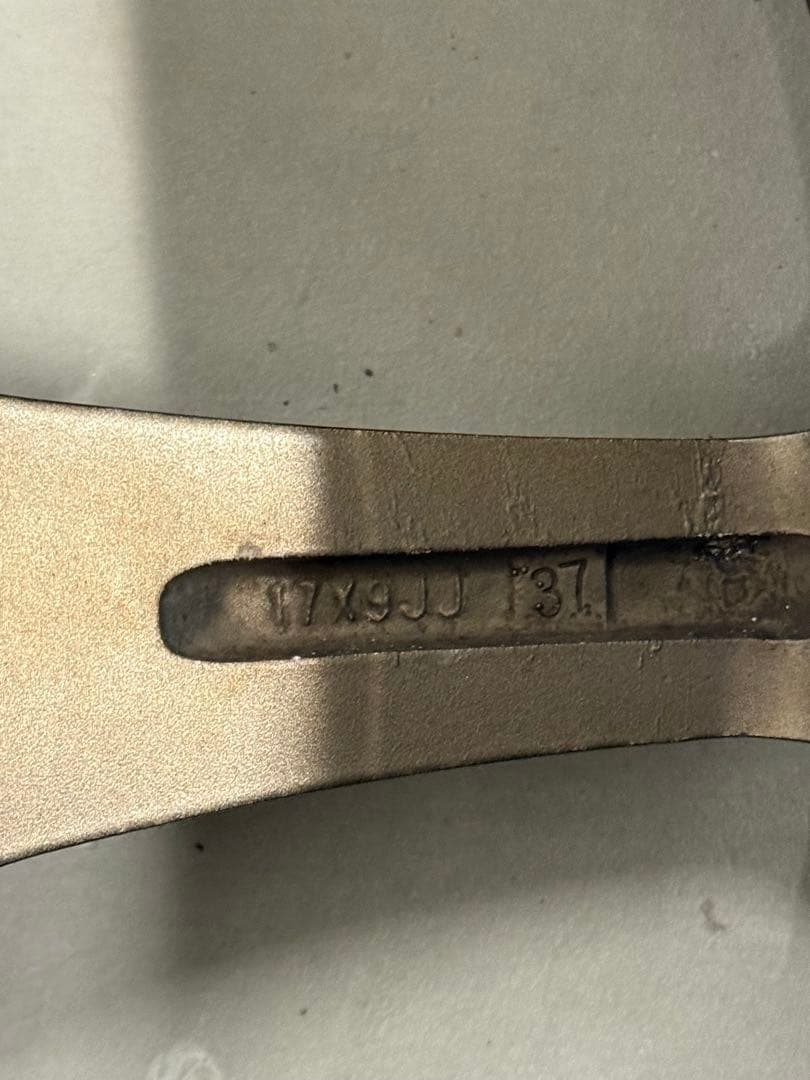 P1レーシング　17インチ　114.3 4本　ブロンズ