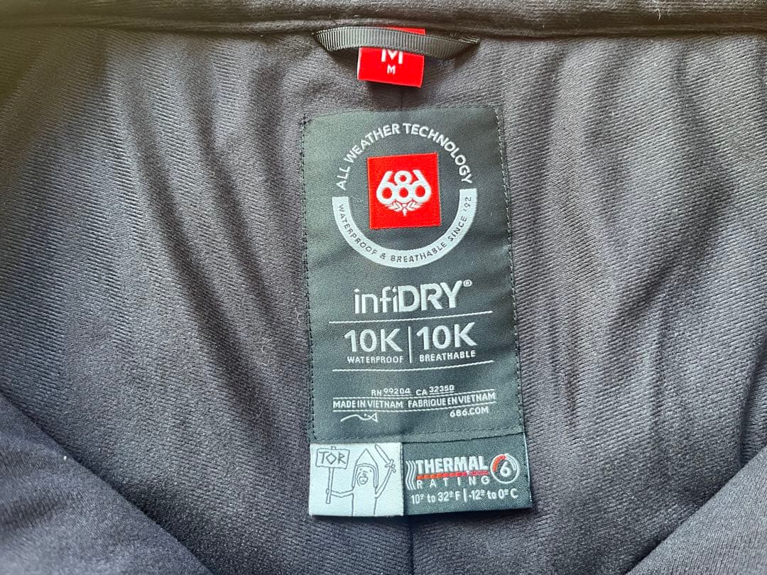 686 シックスエイトシックス　スノーボードウェア　上下セット　M