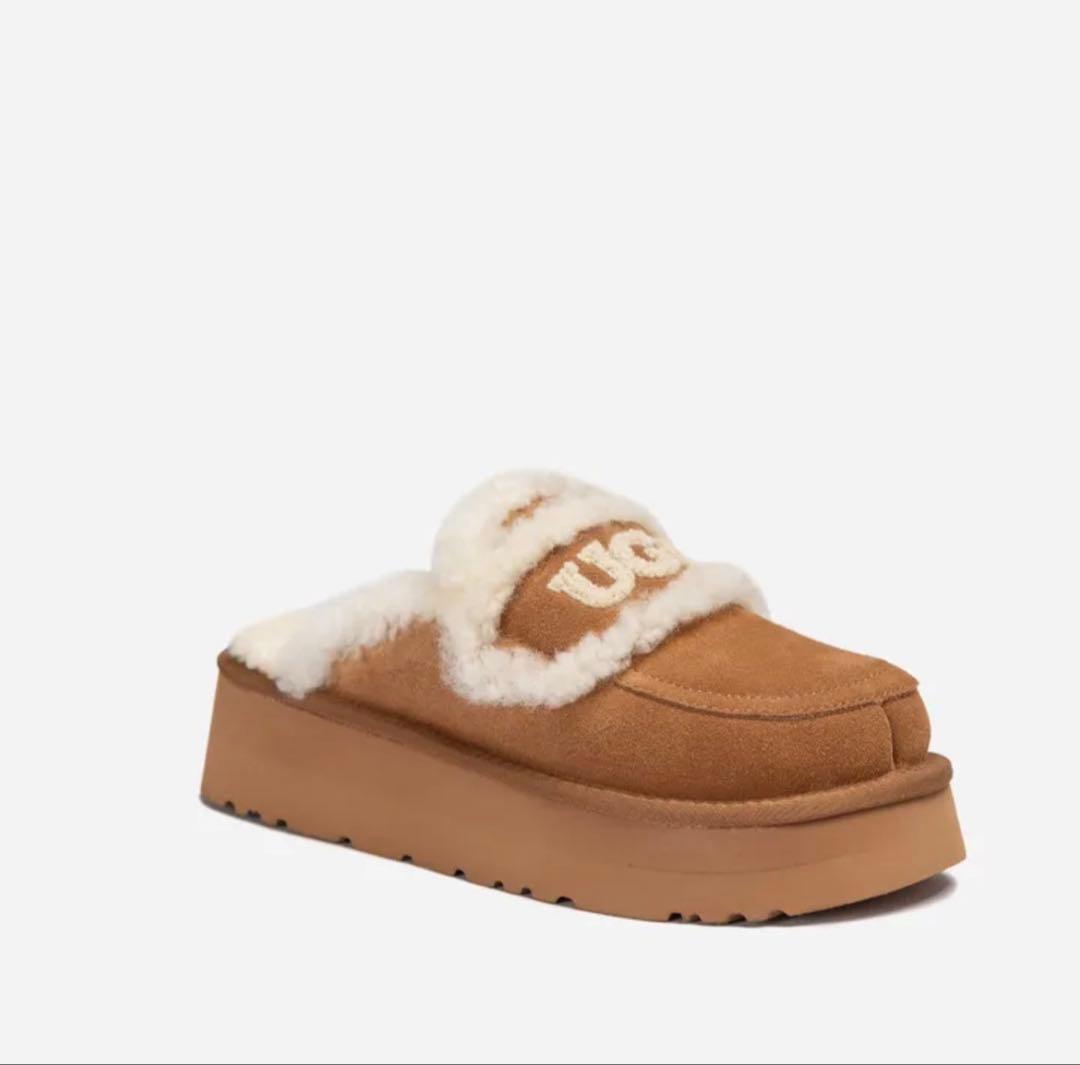 UGG バイオレット シアリング スリッパ プラットフォーム