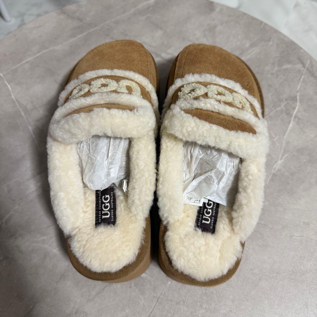 UGG バイオレット シアリング スリッパ プラットフォーム