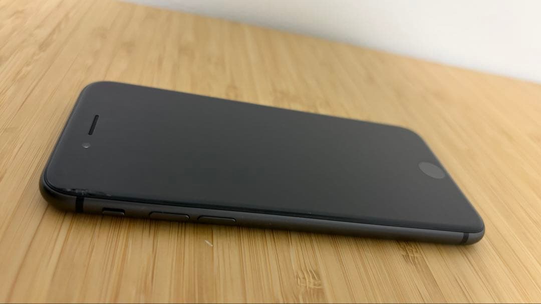 Apple iPhone 8 ブラック 本体　64GB