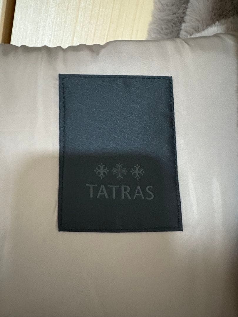 【美品】 TATRAS フードブルゾン