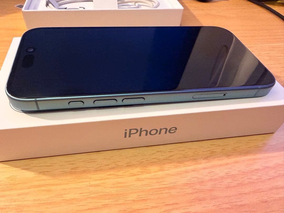 【美品】Apple iPhone 16 本体 ティール 128GB