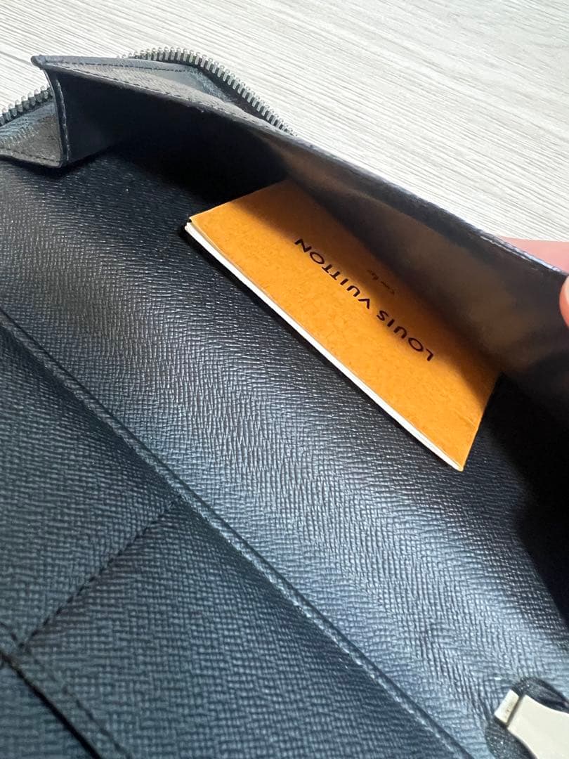 You様　LOUIS VUITTON エピレザー ジッパーウォレット長財布