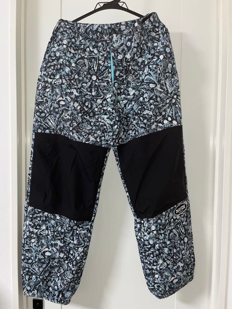 【限定値下げ】NOMADIK スノーボードウェア上下セット　Lサイズ