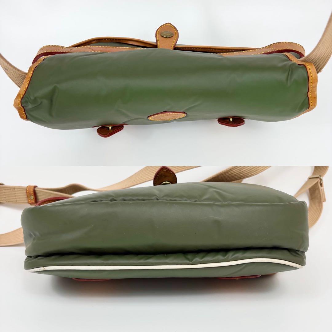 ハンティングワールドメッセンジャーバッグ バチュークロス カーキー フラップ