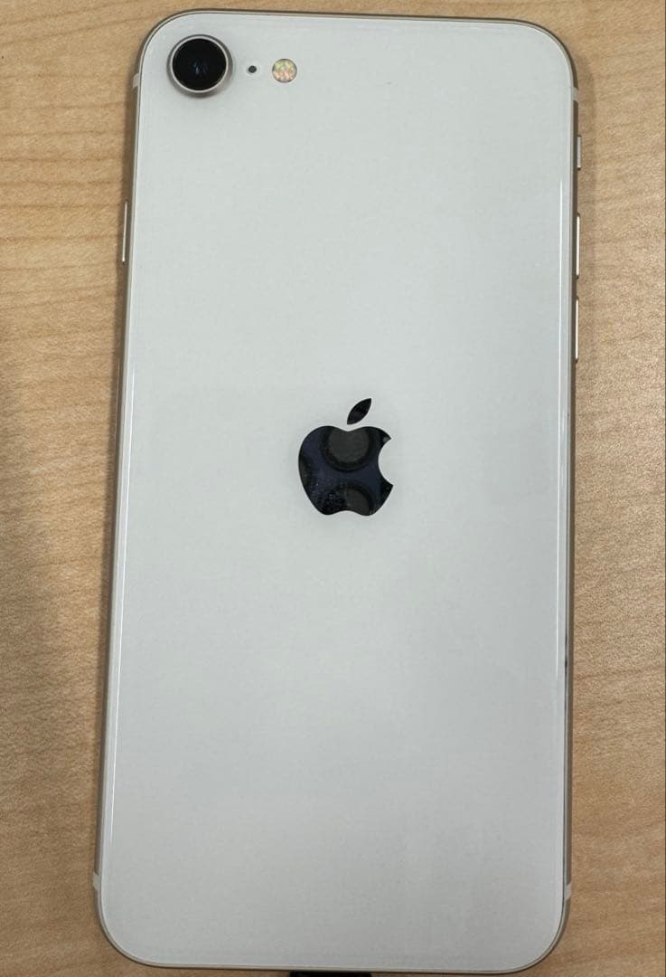 ドコモ　iPhone SE3 64GB ホワイト