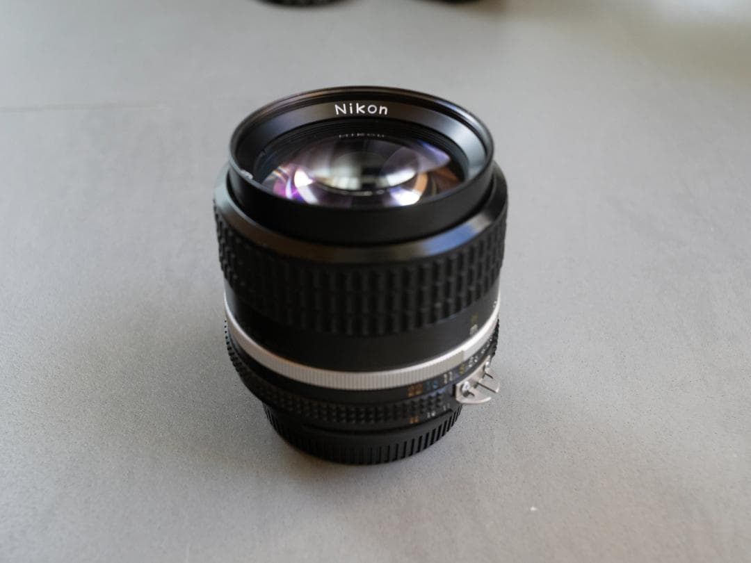 Nikon NIKKOR 85㎜ F2 Ai-S / AIS フード付