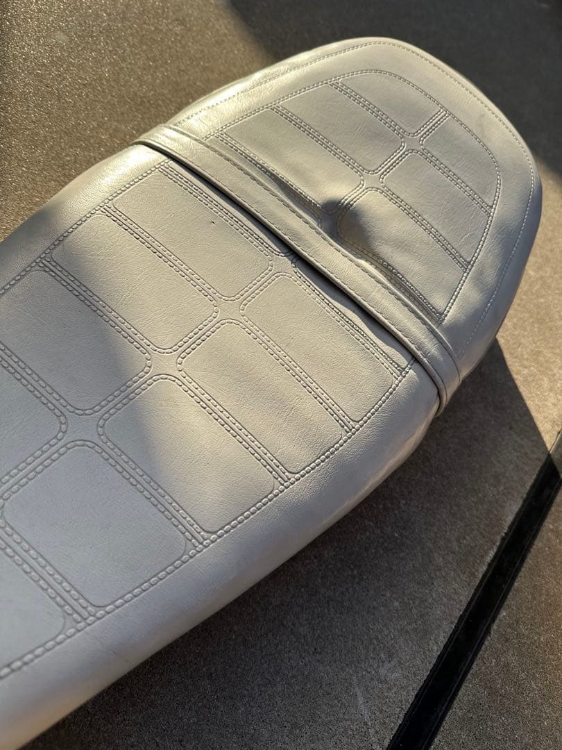 シャリー　シート　ホワイト　cf50 レザー