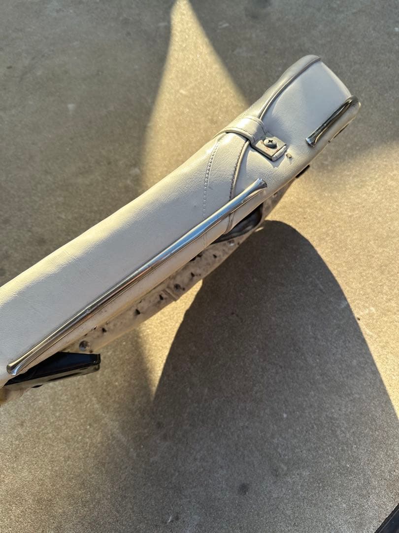 シャリー　シート　ホワイト　cf50 レザー