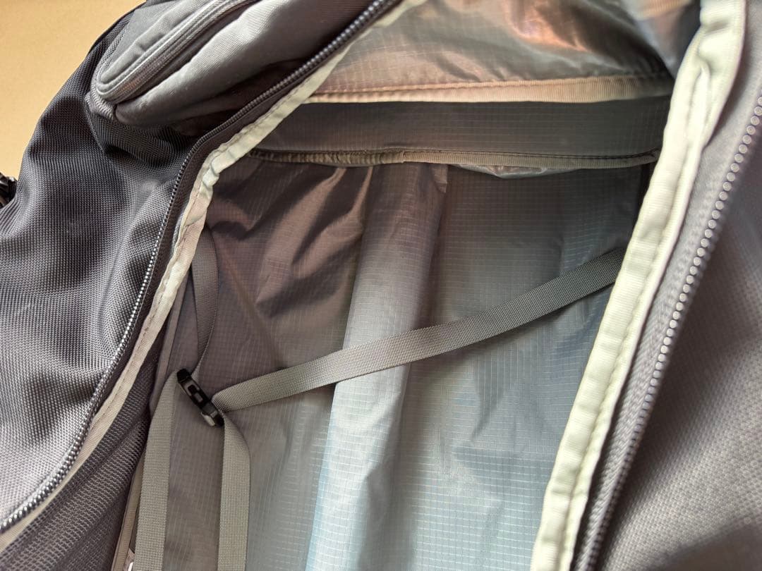 モンベル　ウィーリーダッフル80