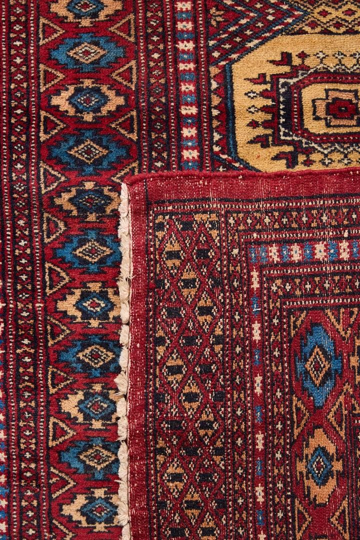 ヴィンテージラグ　トライバルラグ　パキスタン産（118×83cm）赤　ベージュ