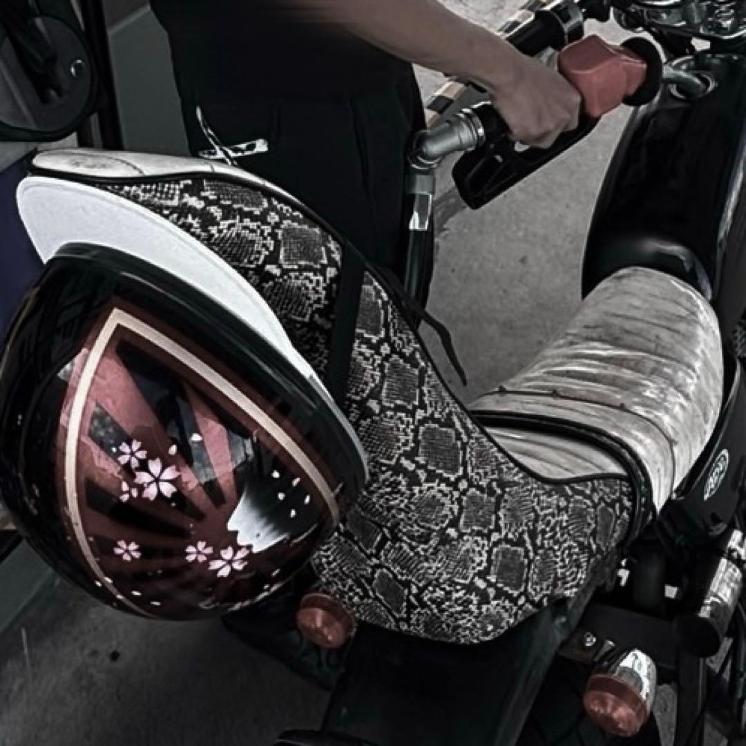 レア エイプ50三段シート(蛇柄)