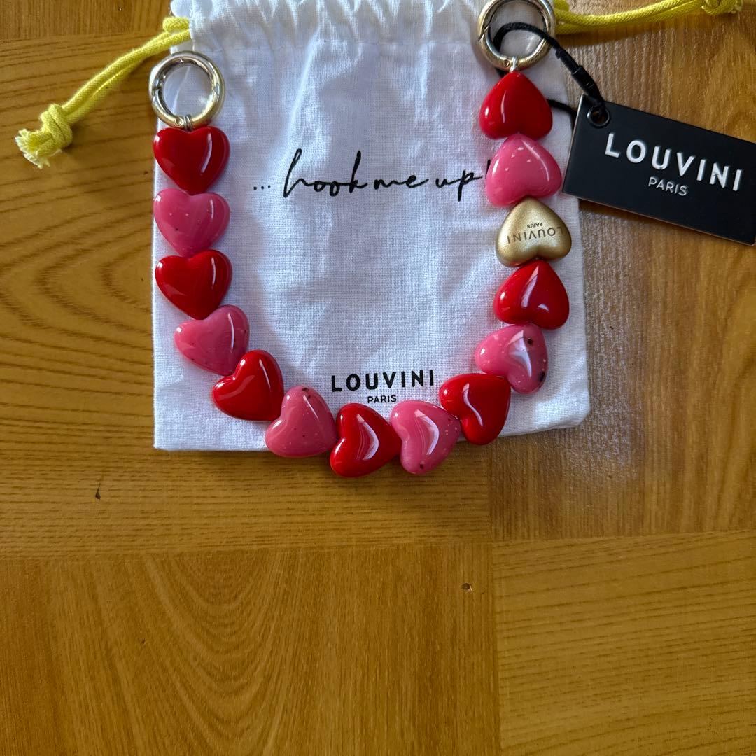 【LOUVINI】 ハンドストラップ　PETIT CUORE　PINK-RED