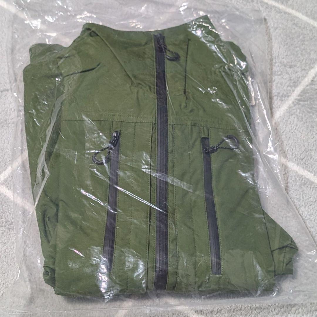 【新品】atmos x Marmot マウンテンジャケット M カーキ 撥水