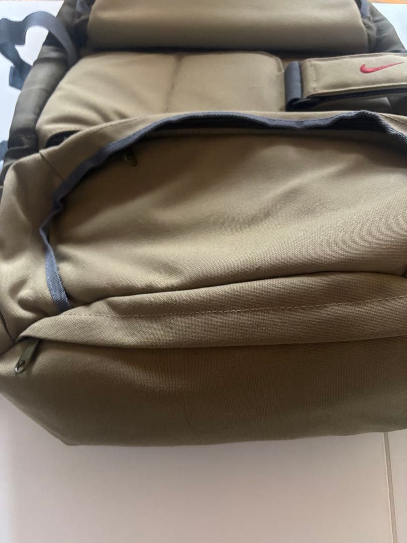 Nike カーキ色　バックパック　スケートボード　スノーボード　バックカントリー