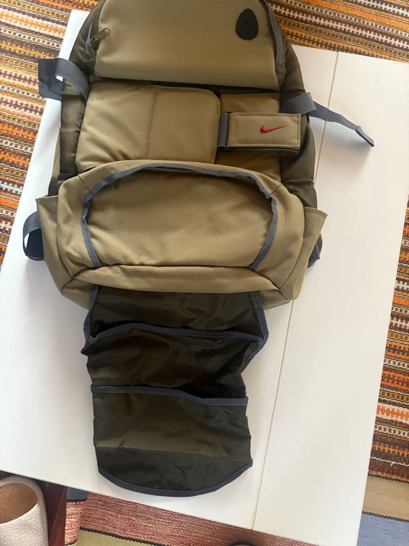 Nike カーキ色　バックパック　スケートボード　スノーボード　バックカントリー