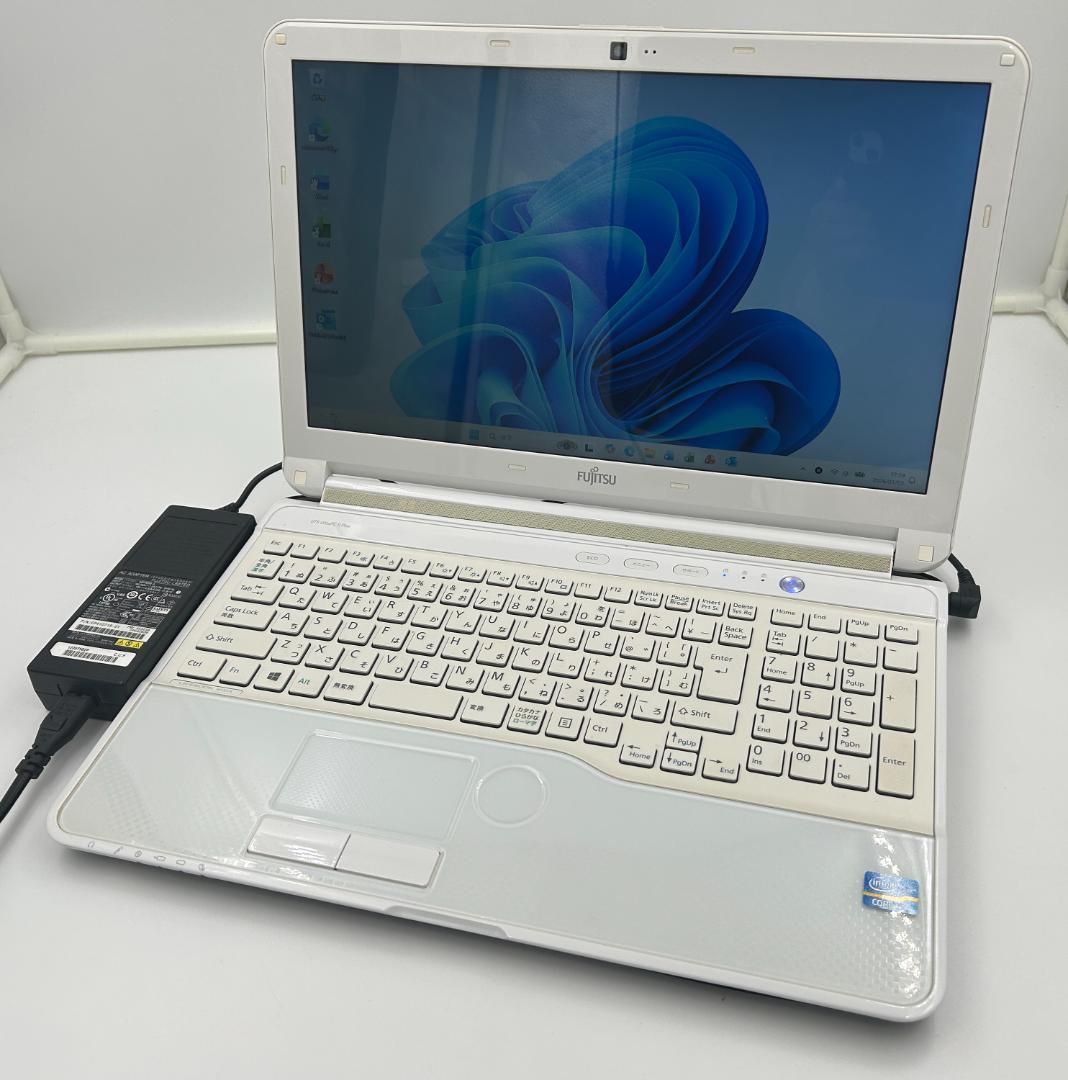 ノートパソコン windows11 オフィス付き core i7 AH56/HW