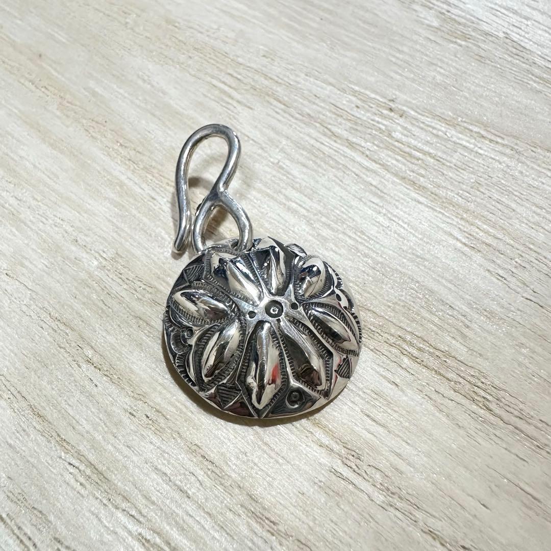 RAY ADAKAI レイアダカイ コンチョフック　ペンダントトップ　ナバホ