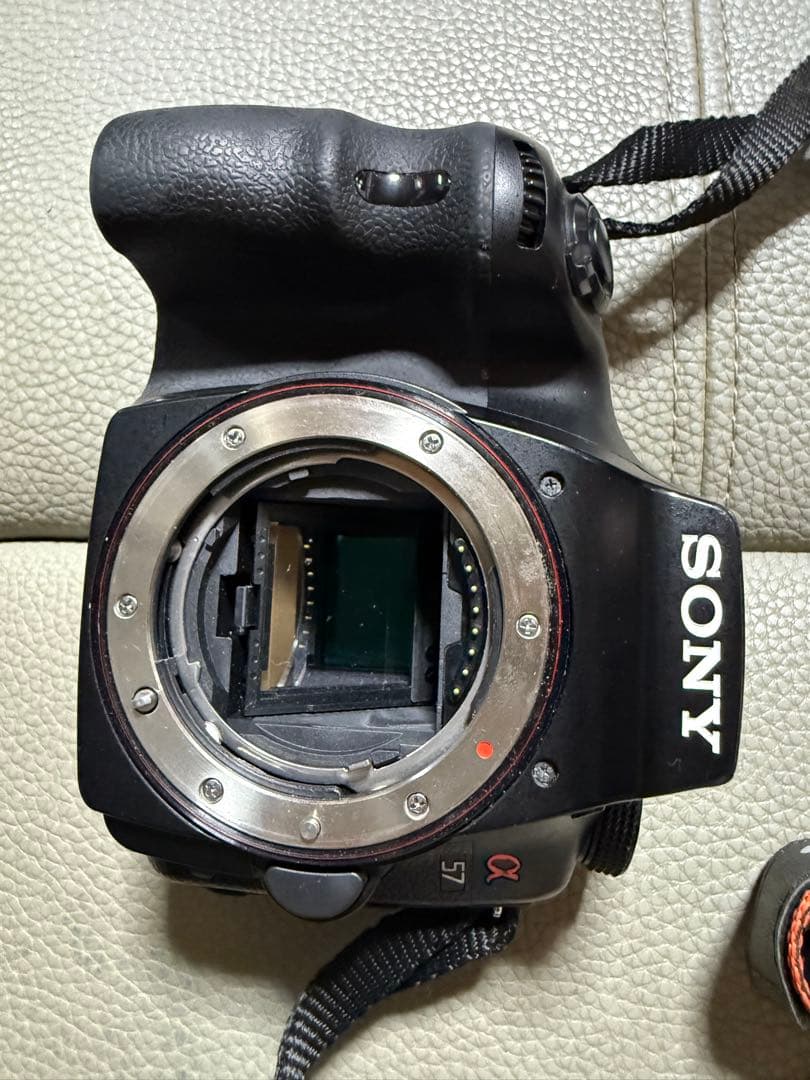 Sony α57 デジタル一眼レフ　ダブルレンズ