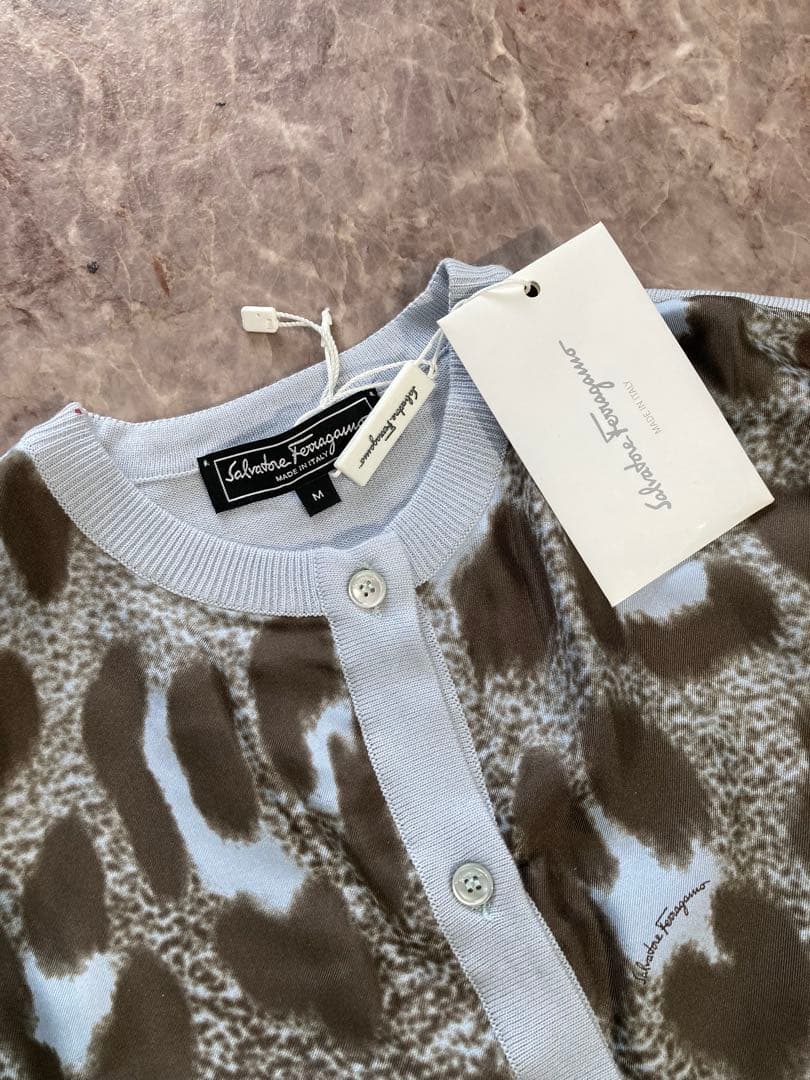 s2129 未使用箱付 フェラガモ レオパード柄カーディガン Mサイズ 箱付き