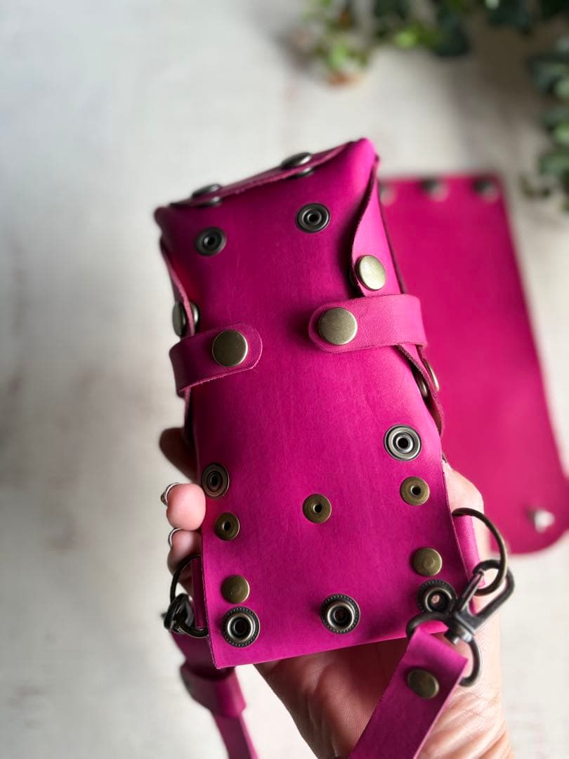 手染めマゼンダピンクの蓋付きコンパクトシザーケース