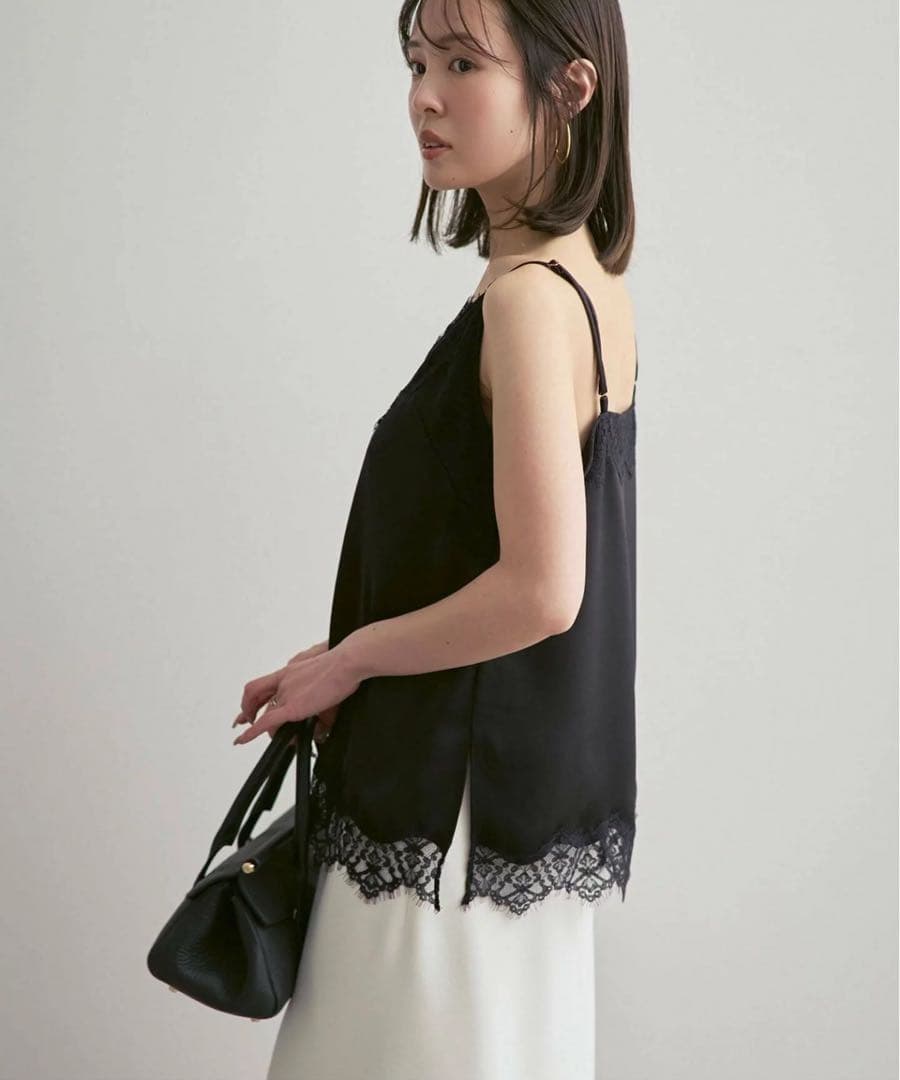 新作！NOBLE リバーレーストリミングサテンキャミソール