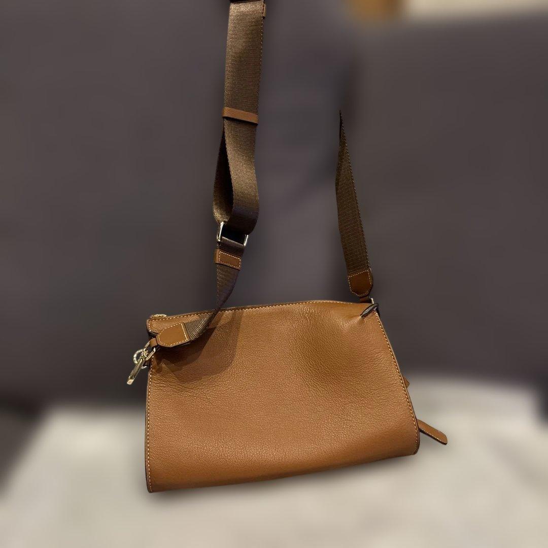 mica della valle レザーショルダー/グロスボディバッグ