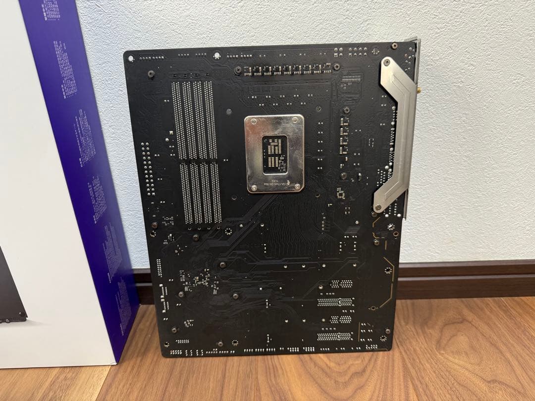 NZXT N7 Z690 ATXマザーボード N7-Z69XT-B1