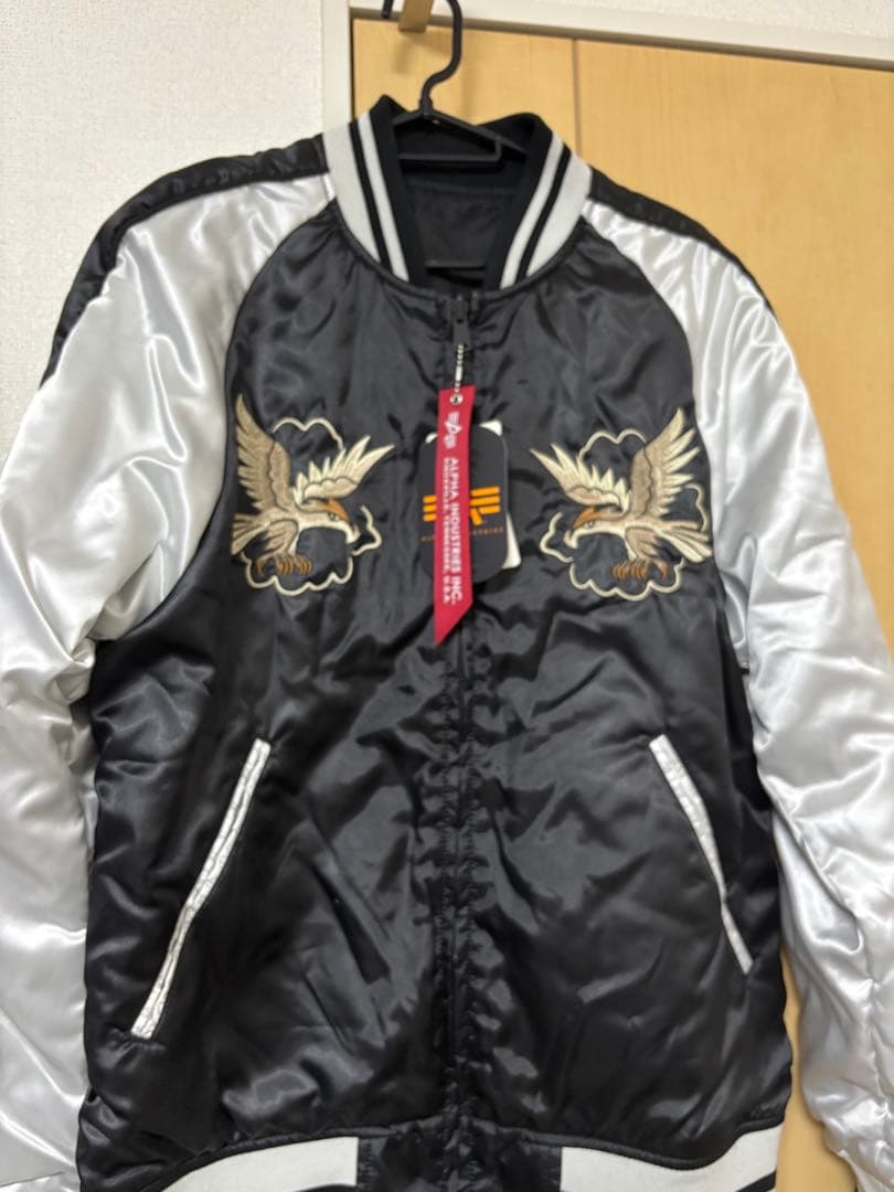 刺繍スカジャン 黒・銀 Japan