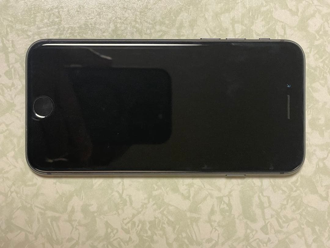 Apple iPhone SE ブラック 64GB バッテリー82%