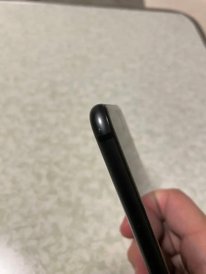 Apple iPhone SE ブラック 64GB バッテリー82%