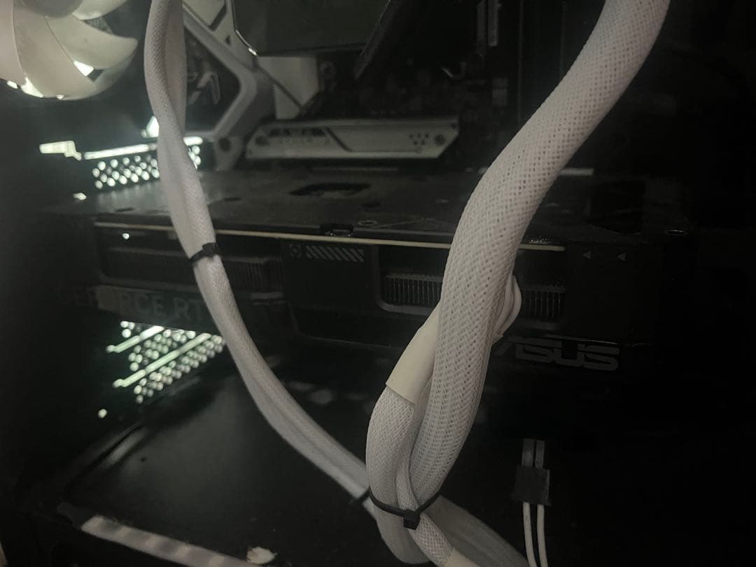 グラフィックボード・グラボ・ビデオカード ASUS RTX4070 12GB