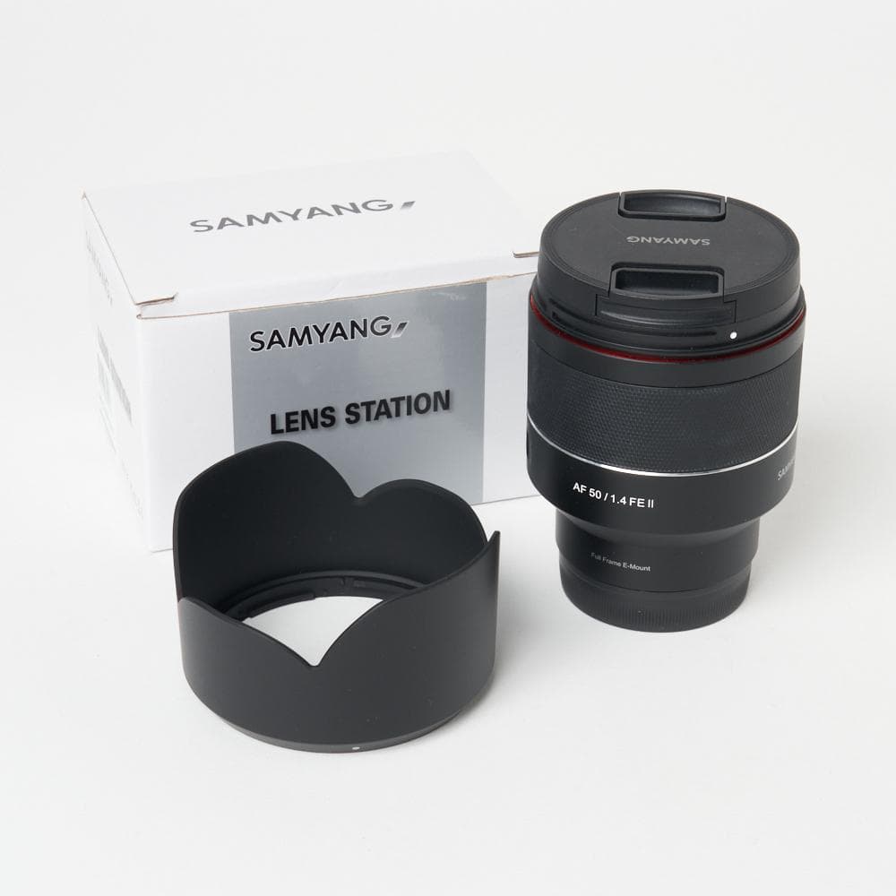 SAMYANG AF 50mm F1.4 FE II + レンズステーション