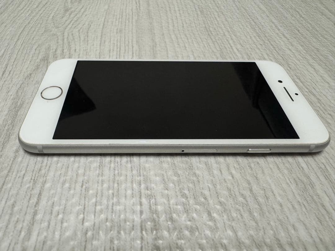 iPhone 8 シルバー 本体