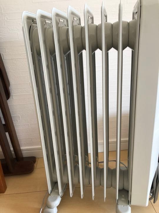 電気ヒーター DeLonghi H770812EFS