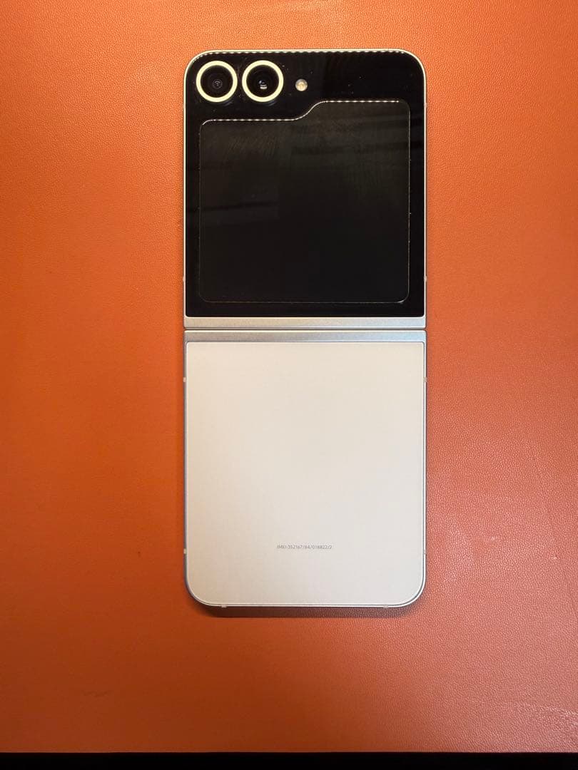 Galaxy Z Flip6 ホワイト 256GB【極美品・バッテリー100%】