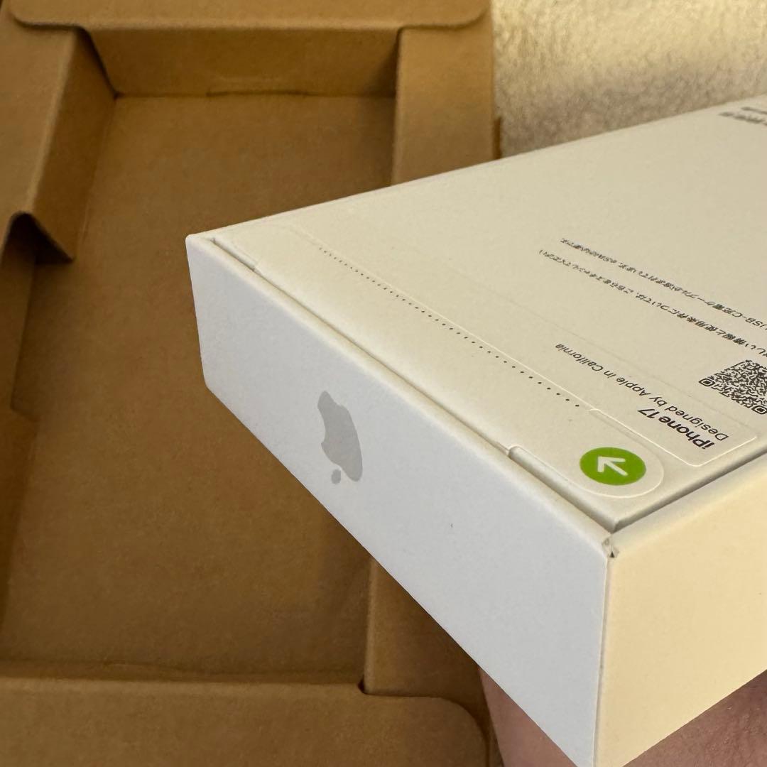 【未使用　未開封】iPhone17 256GB ホワイト