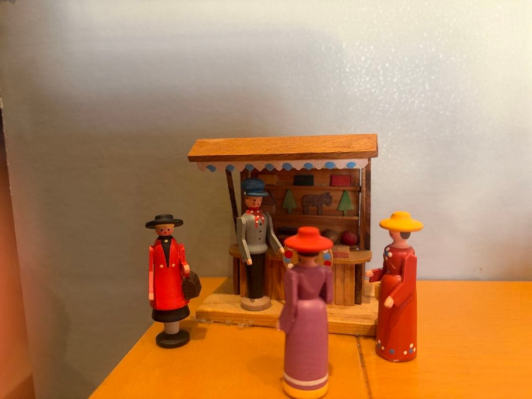 ヴェルナーグレイザー工房　ドイツ　木製　マルシェ　人形　ザイフェン