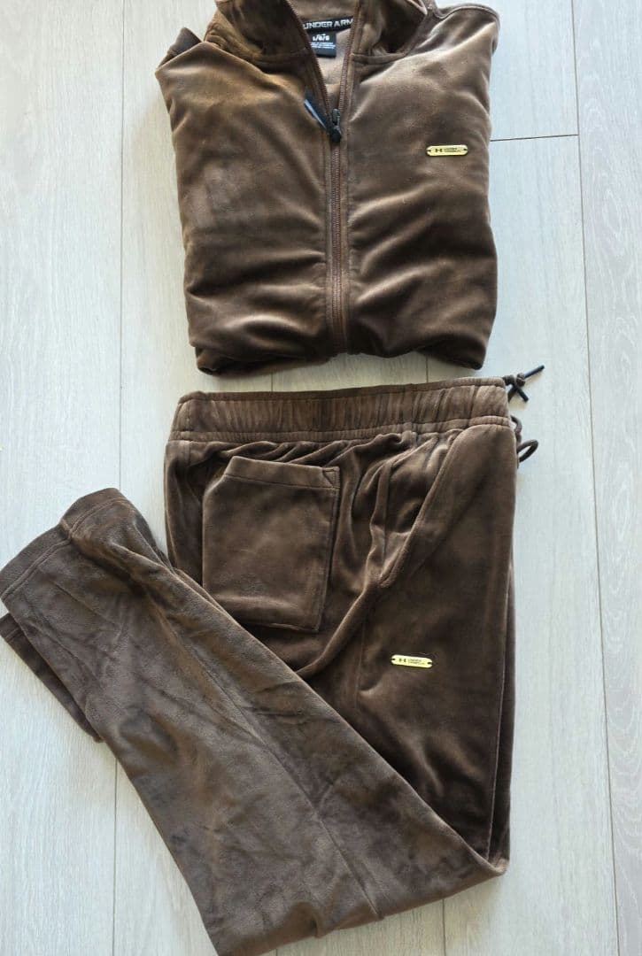 超美品！UNDER ARMOUR　ベロア　セットアップジャージジャケット・パンツ
