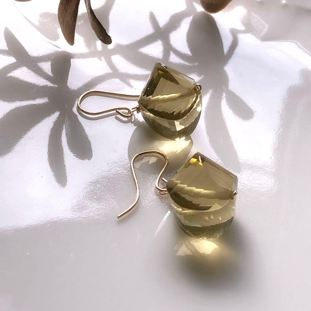 Kaya◆ひねりコンケーブカット✧ハニークォーツピアス