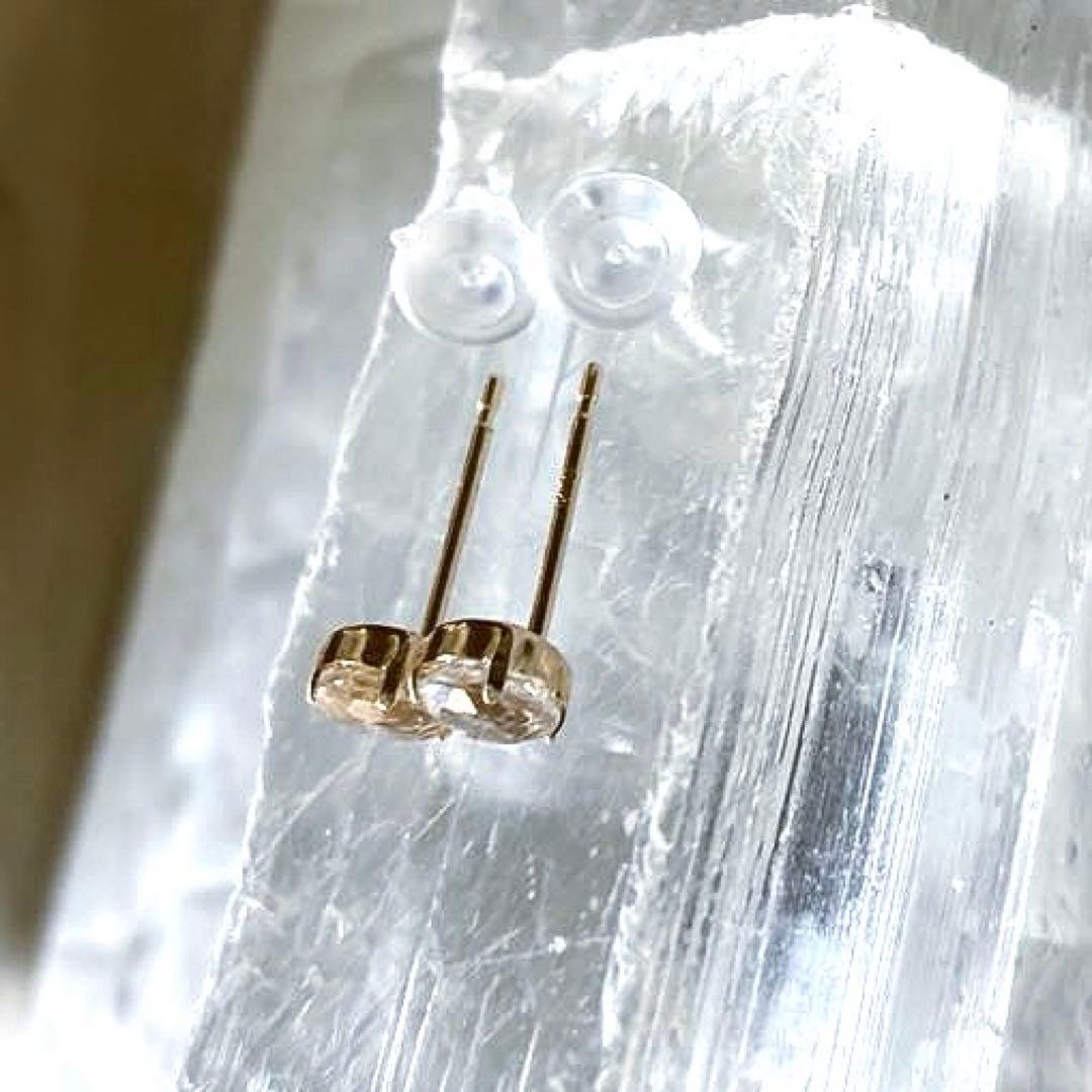 フェナカイト 10金ピアス（両耳）