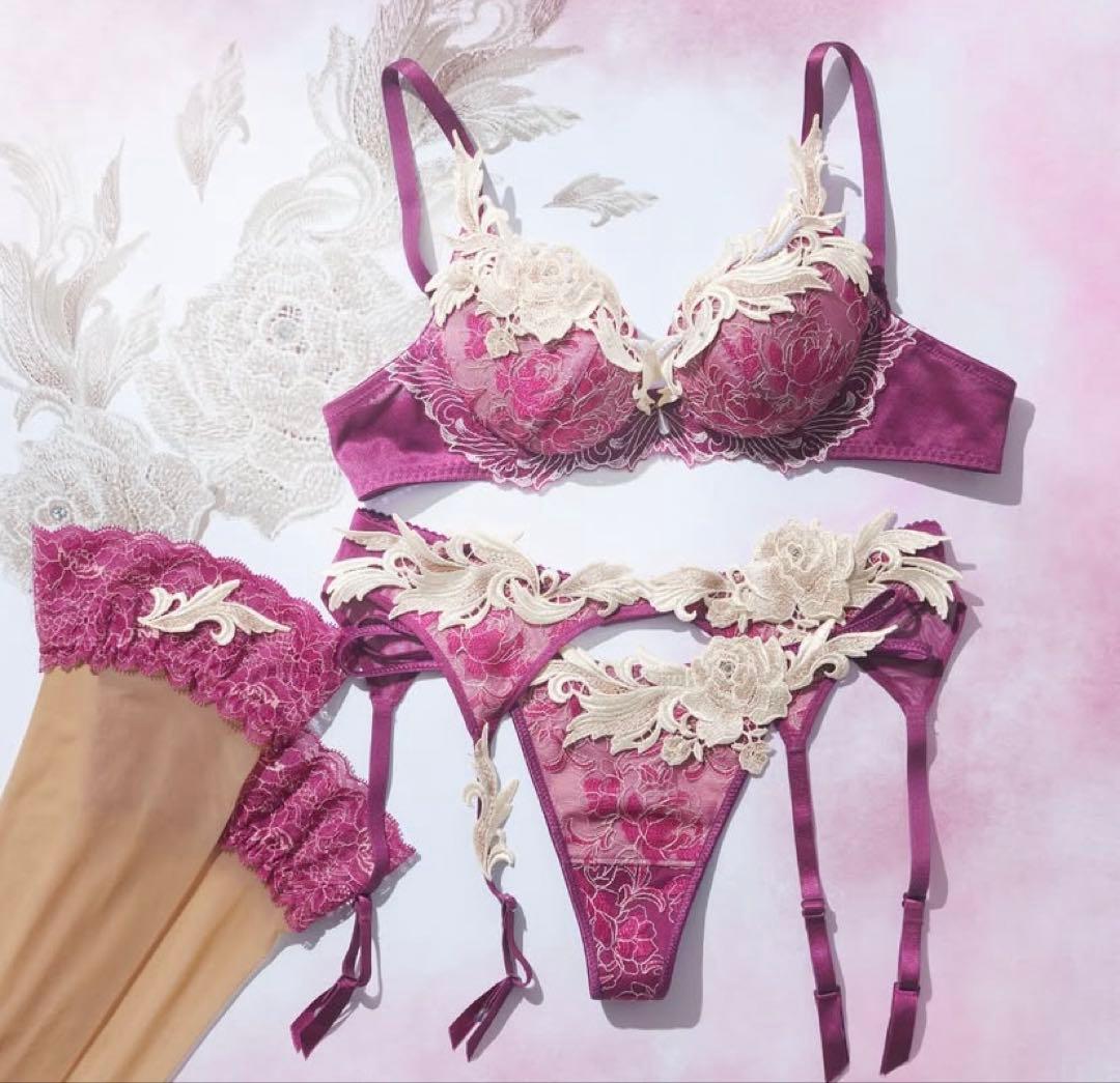 サルート94プレステージ 完売品　ガーターベルト　WIカラー