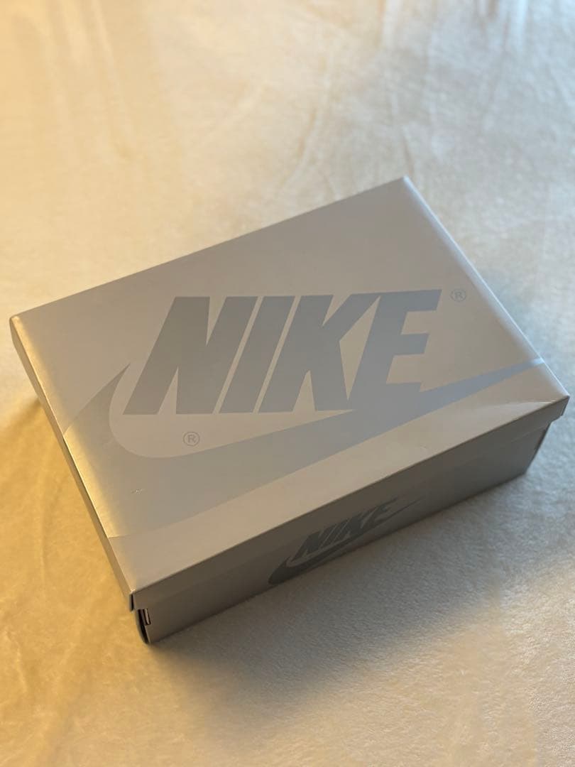 ヒ*ロ様 Nike Air Jordan 1 HIGHシルバー/グレー