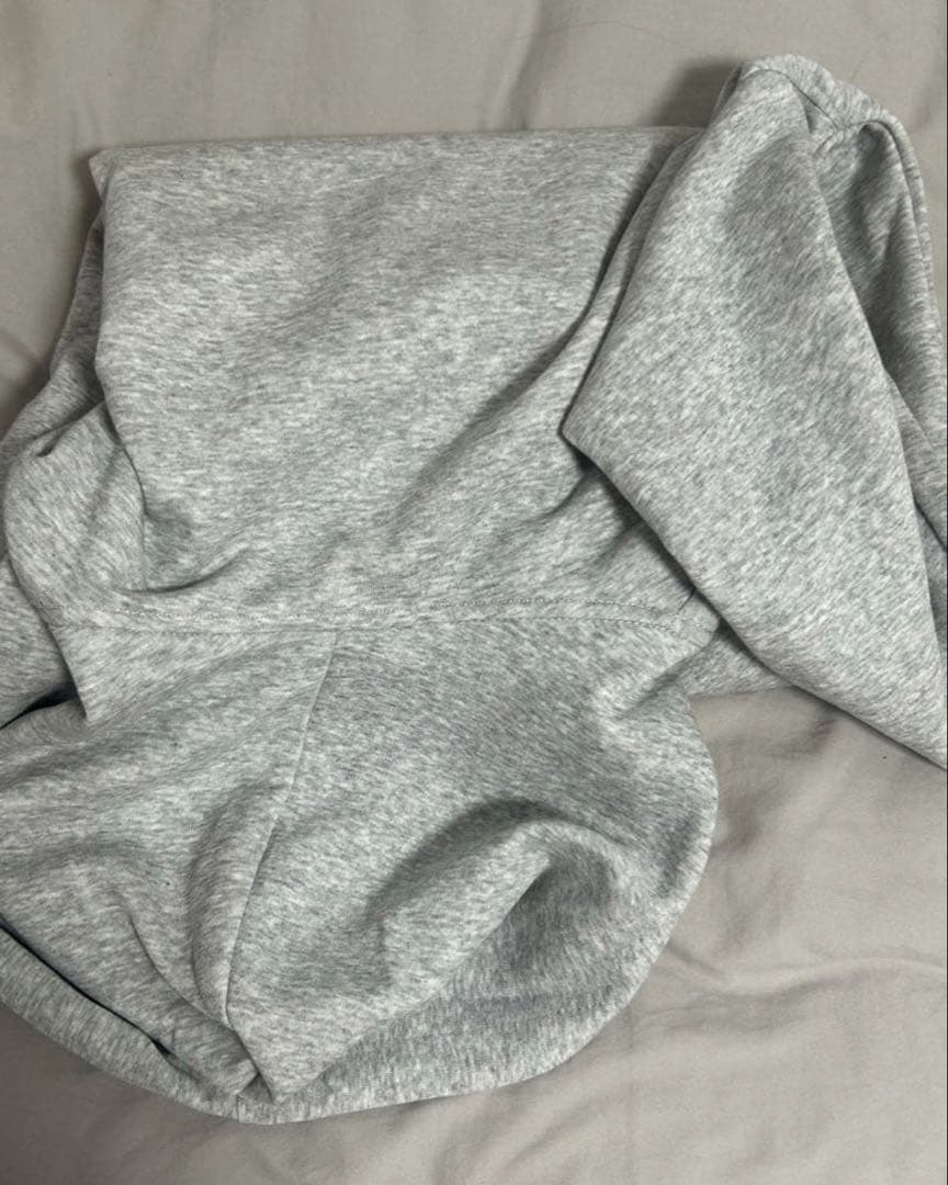 STÜSSY グレー ジップアップパーカー