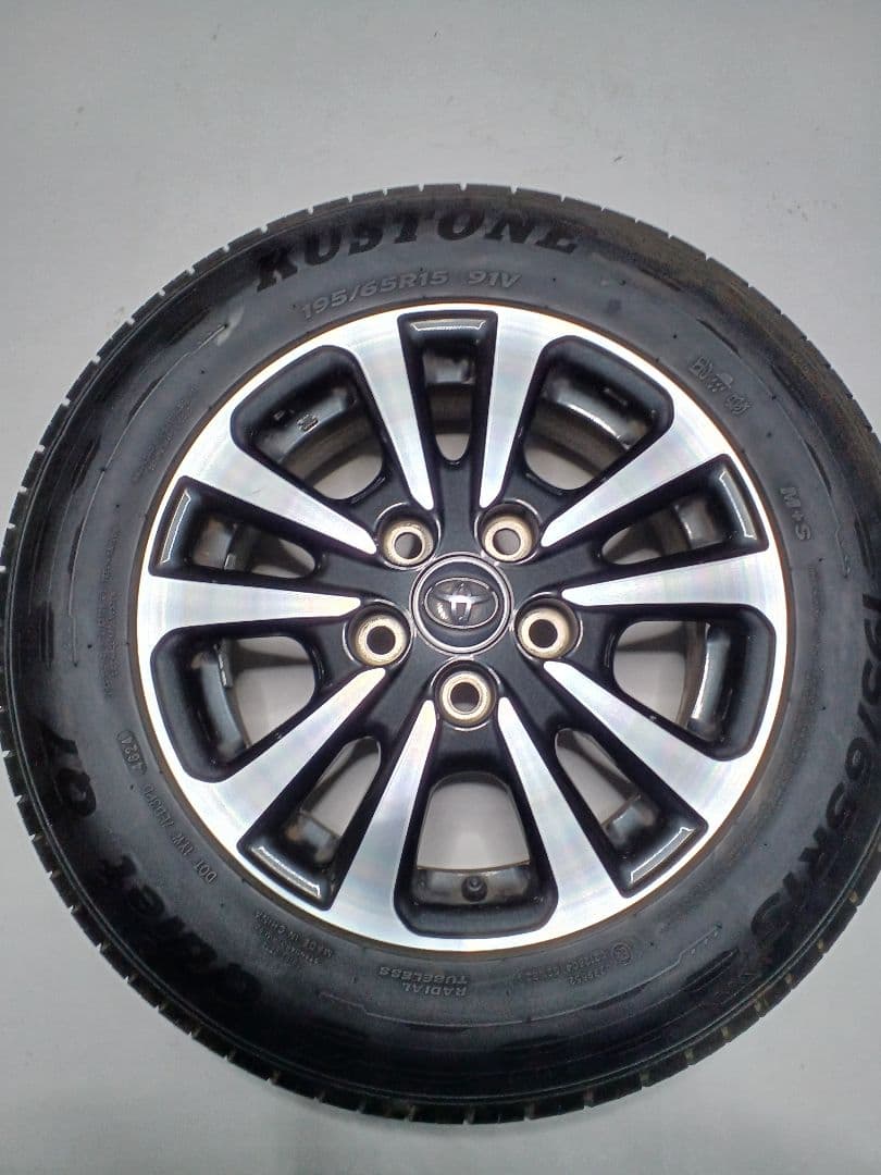 エスクァイア純正ホイールタイヤ 4本セット　　ヴォクシー　ノア